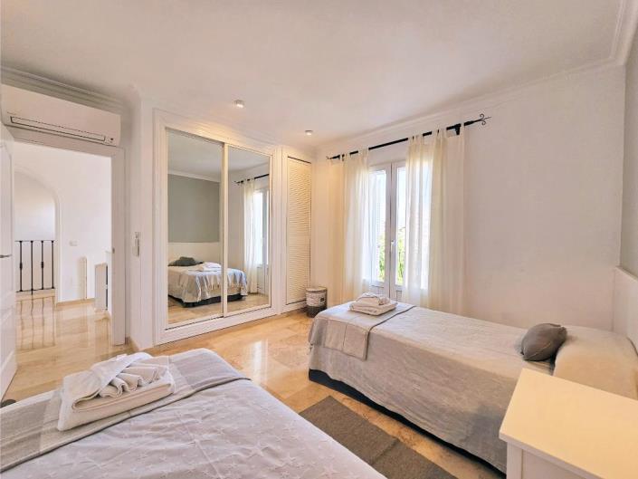 Image No.31-5 Bed Villa / Detached for sale