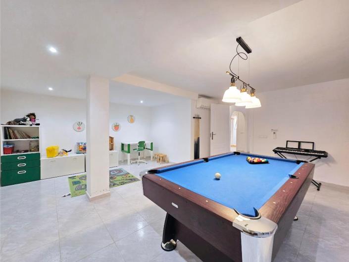 Image No.43-5 Bed Villa / Detached for sale