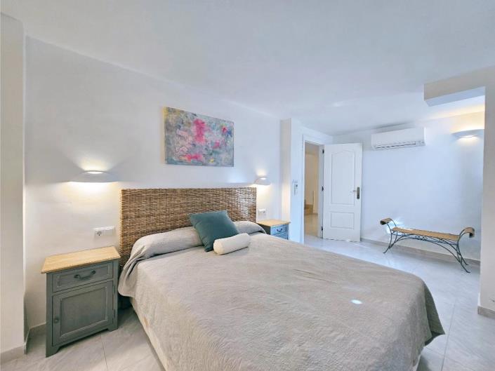 Image No.46-5 Bed Villa / Detached for sale