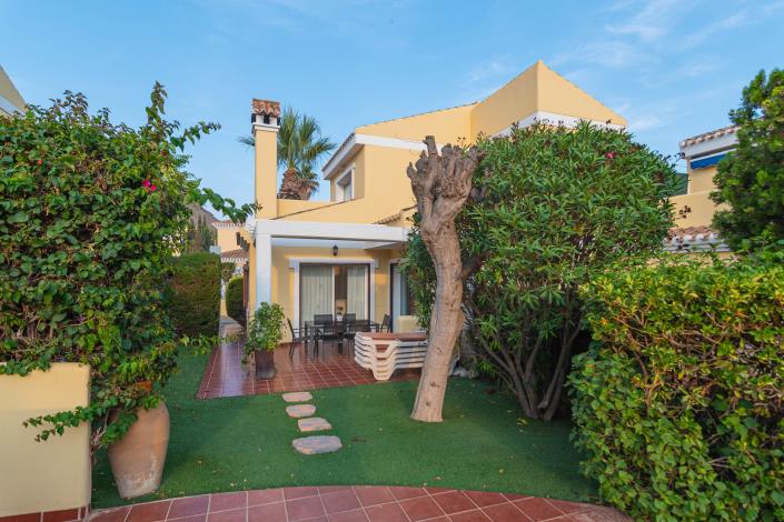 Image No.28-3 Bed Semi-Detached for sale