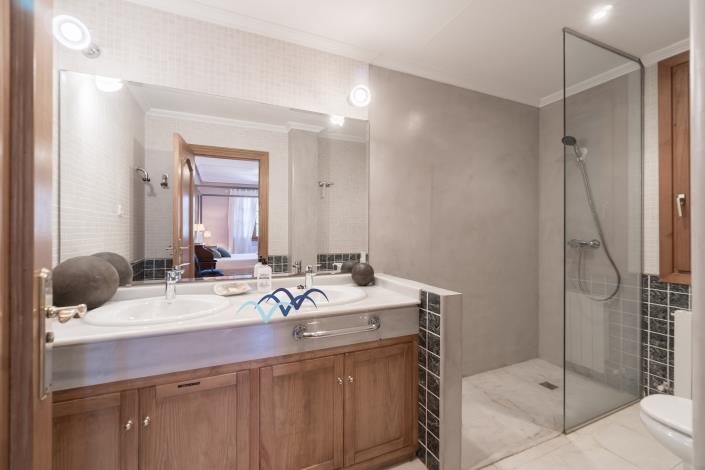 Image No.39-5 Bed Villa / Detached for sale