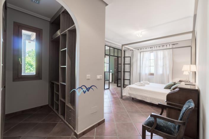 Image No.40-5 Bed Villa / Detached for sale