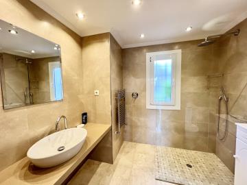 LH17-bathroom-2