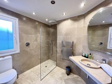 LH17-bathroom-3