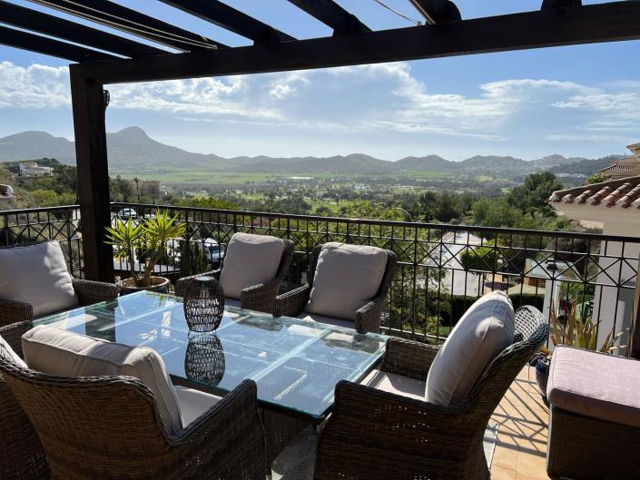 Image No.1-4 Bed Villa / Detached for sale