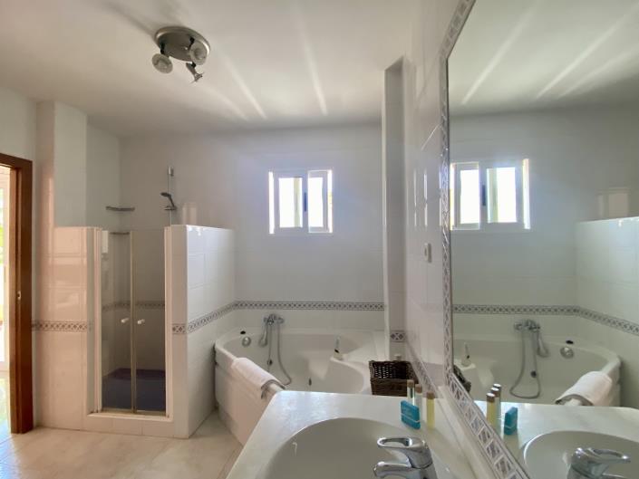 Image No.11-3 Bed Semi-Detached for sale