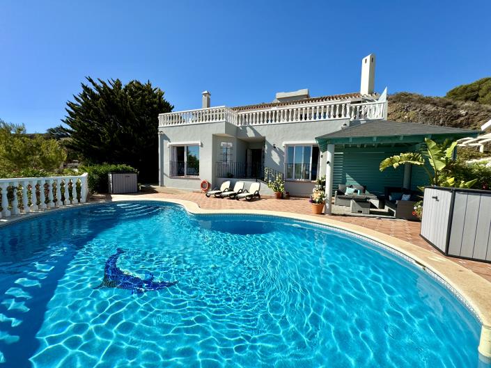 Image No.1-4 Bed Villa / Detached for sale