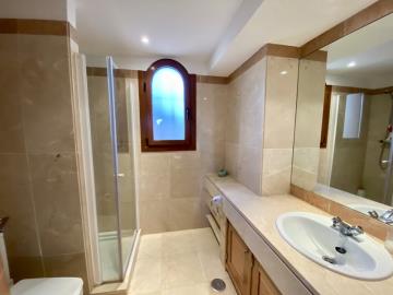LP1--bathroom