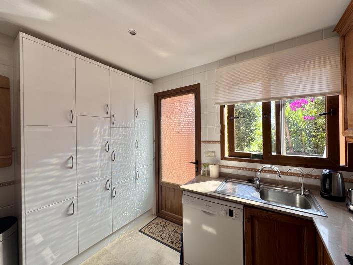 Image No.6-4 Bed Semi-Detached for sale