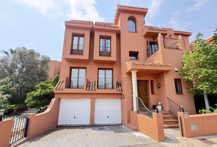 Image No.15-4 Bed Semi-Detached for sale