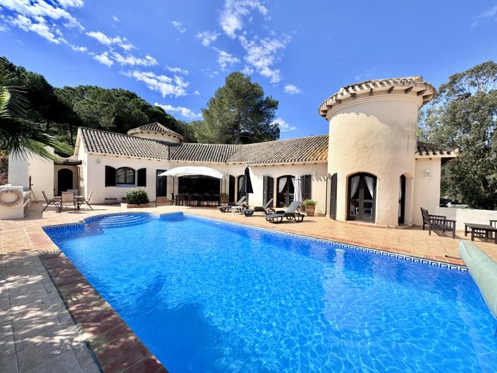 Image No.2-7 Bed Villa / Detached for sale