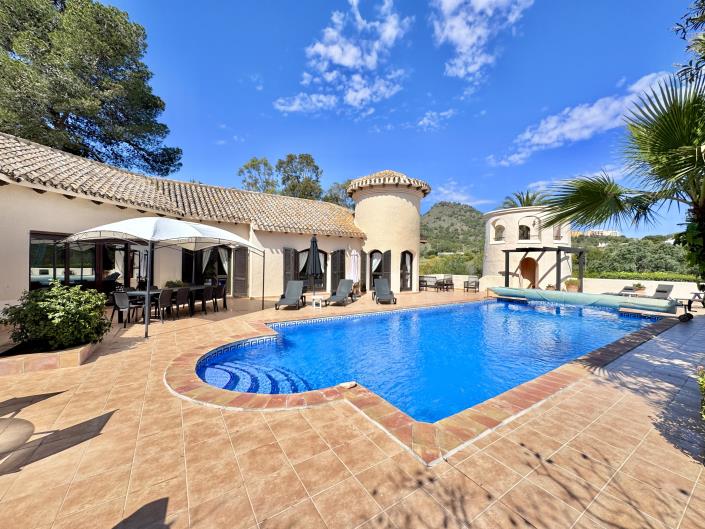 Image No.1-7 Bed Villa / Detached for sale