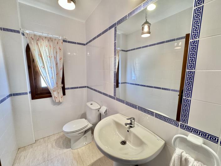 Image No.29-7 Bed Villa / Detached for sale