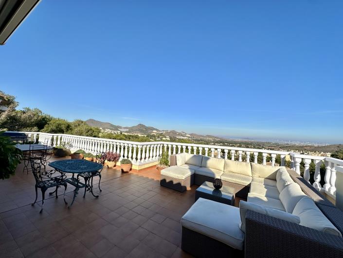 Image No.8-4 Bed Villa / Detached for sale