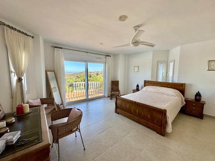 Image No.12-4 Bed Villa / Detached for sale