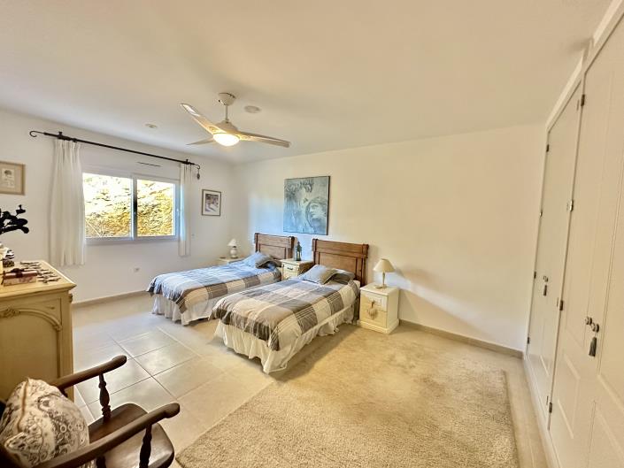 Image No.17-4 Bed Villa / Detached for sale