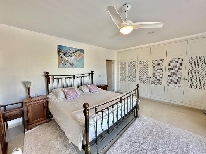 Image No.14-4 Bed Villa / Detached for sale