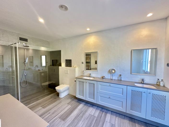 Image No.16-4 Bed Villa / Detached for sale