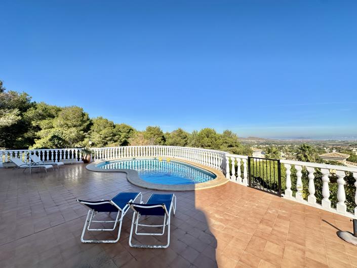 Image No.1-4 Bed Villa / Detached for sale