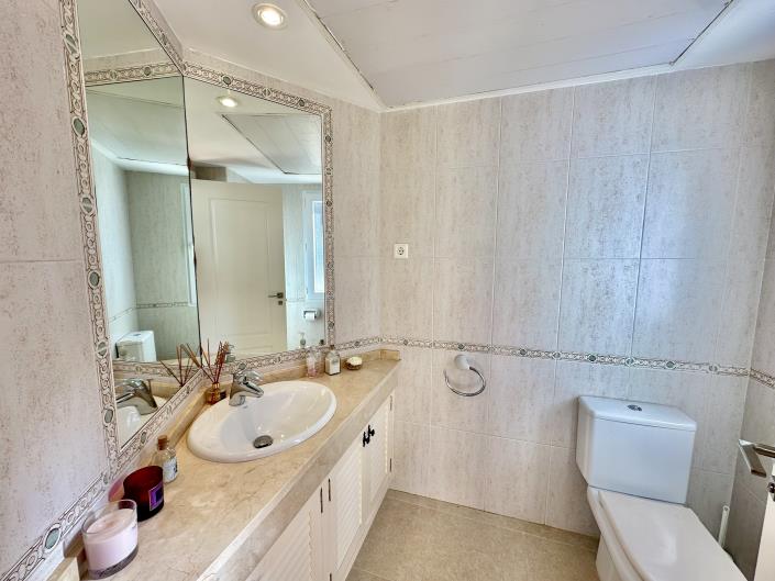 Image No.18-4 Bed Villa / Detached for sale