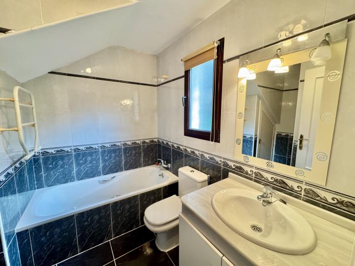 Image No.17-3 Bed Villa / Detached for sale