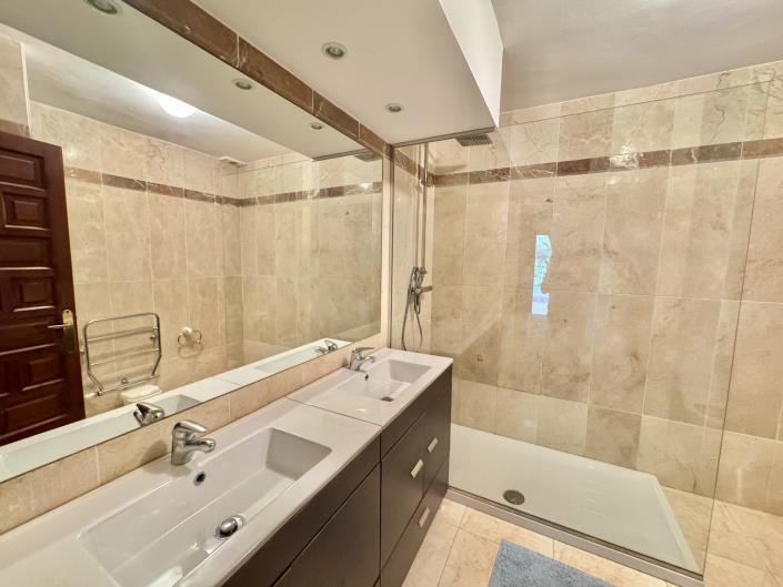 Image No.19-3 Bed Villa / Detached for sale