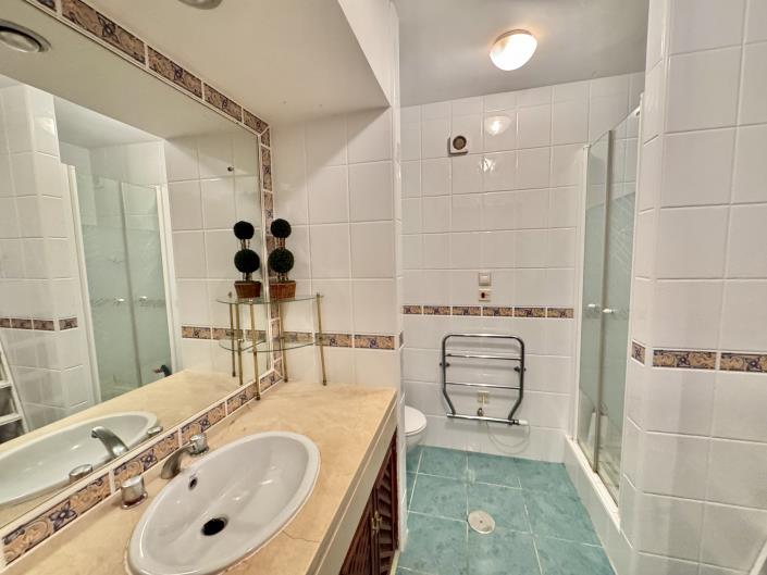 Image No.21-3 Bed Villa / Detached for sale