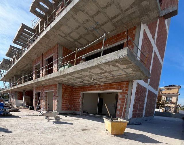 Image No.24-3 Bed Apartment for sale