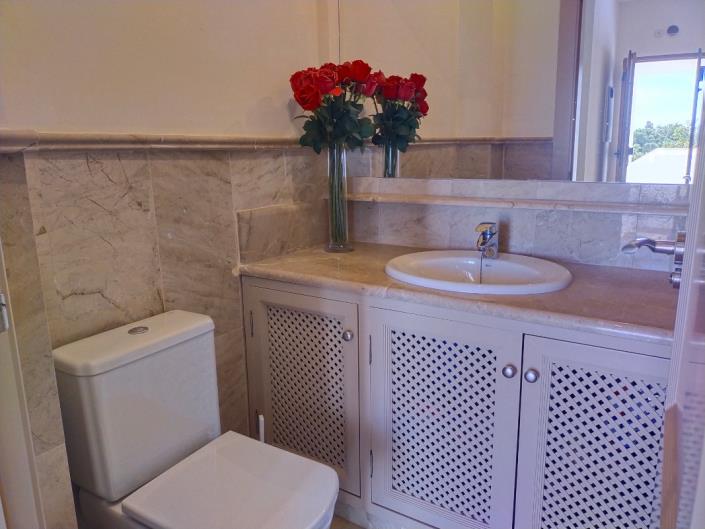 Image No.17-4 Bed Villa / Detached for sale