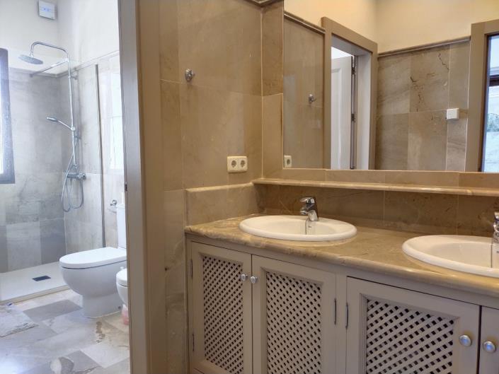 Image No.21-4 Bed Villa / Detached for sale