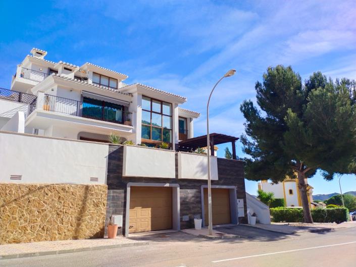 Image No.43-4 Bed Villa / Detached for sale