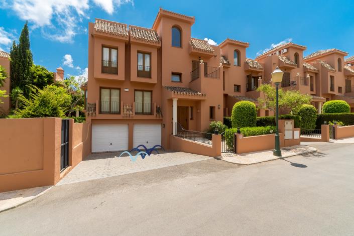 Image No.60-5 Bed Chalet for sale