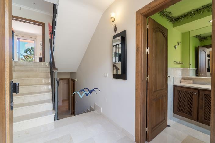 Image No.36-5 Bed Chalet for sale