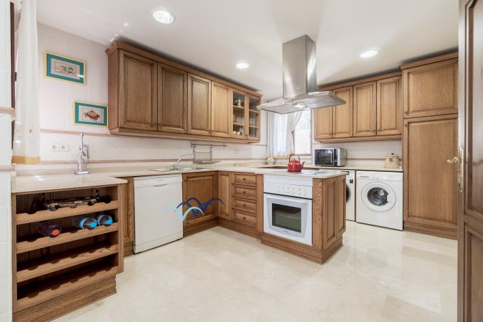 Image No.18-5 Bed Chalet for sale