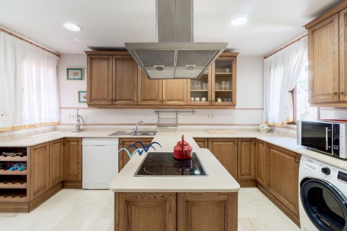 Image No.19-5 Bed Chalet for sale