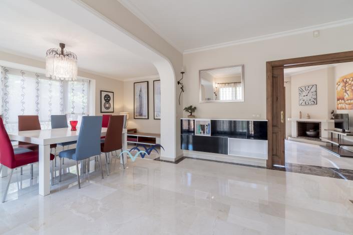 Image No.14-5 Bed Chalet for sale