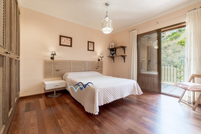 Image No.28-5 Bed Chalet for sale