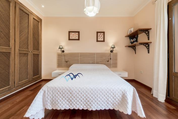 Image No.30-5 Bed Chalet for sale