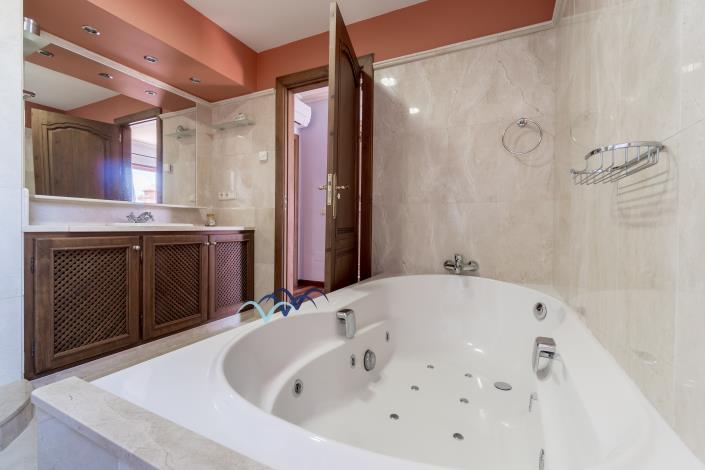 Image No.55-5 Bed Chalet for sale