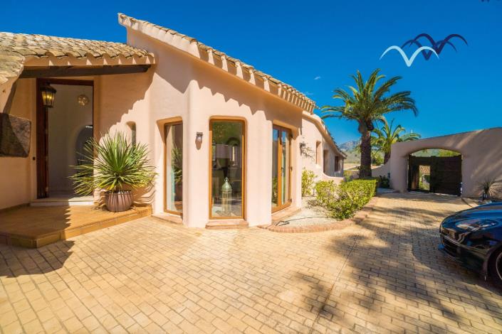 Image No.5-4 Bed Villa / Detached for sale