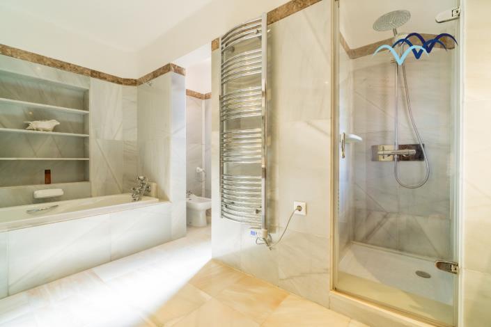 Image No.30-4 Bed Villa / Detached for sale