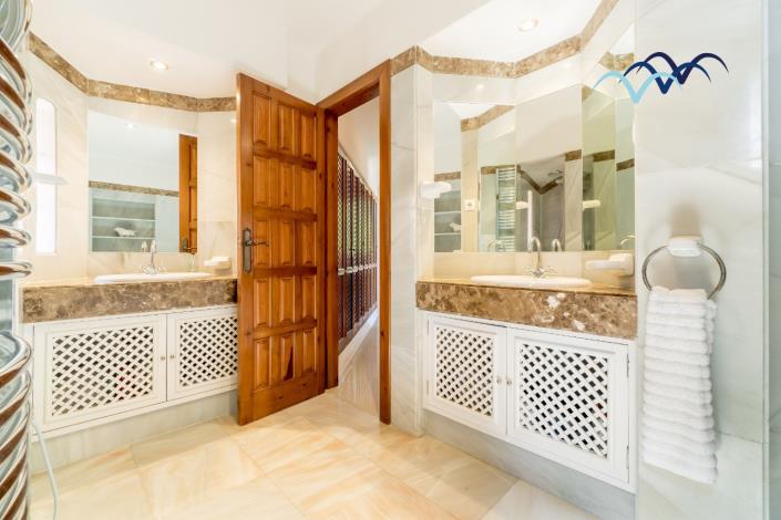 Image No.31-4 Bed Villa / Detached for sale