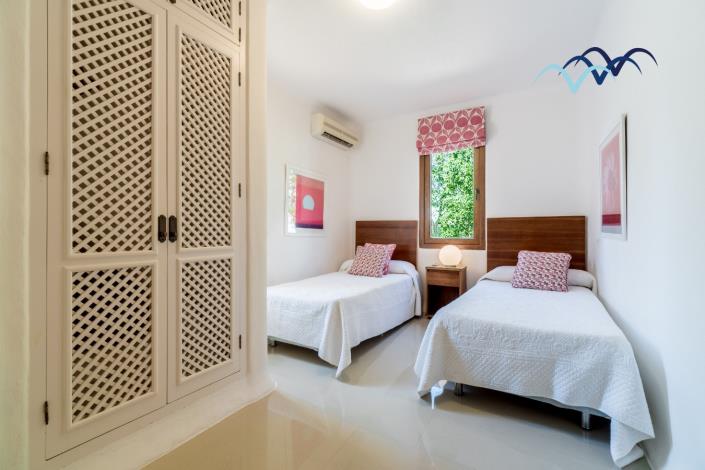 Image No.41-4 Bed Villa / Detached for sale