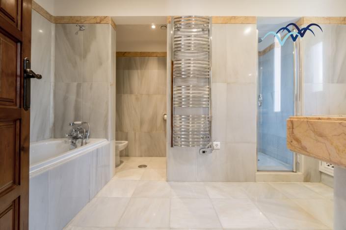 Image No.43-4 Bed Villa / Detached for sale