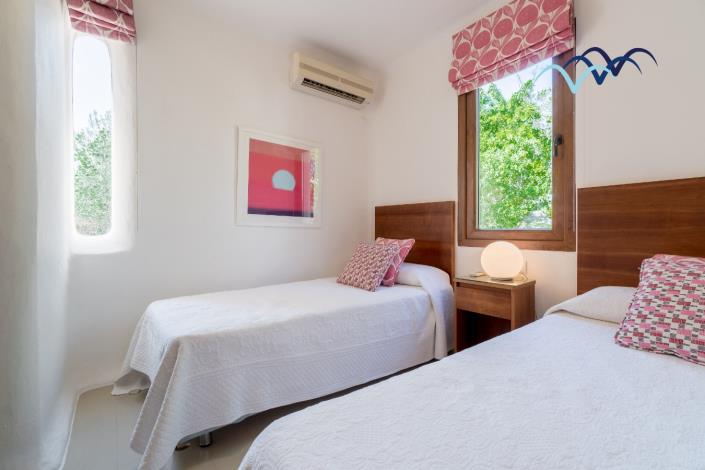 Image No.42-4 Bed Villa / Detached for sale