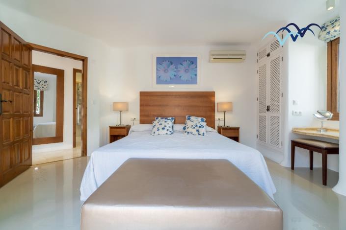 Image No.37-4 Bed Villa / Detached for sale