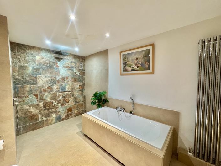 Image No.29-3 Bed Villa / Detached for sale