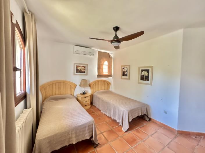 Image No.27-3 Bed Villa / Detached for sale