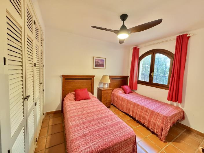 Image No.31-3 Bed Villa / Detached for sale