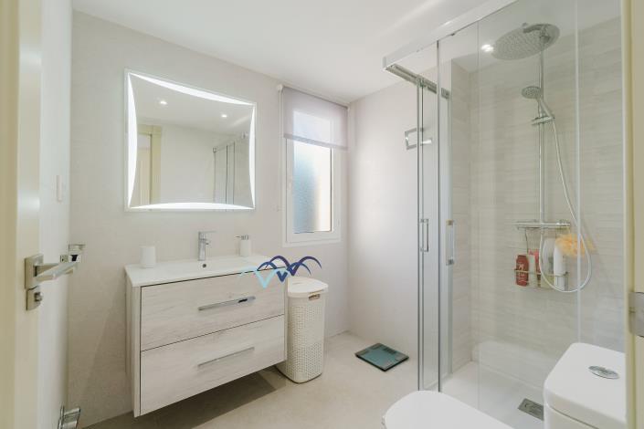 Image No.18-4 Bed Villa / Detached for sale